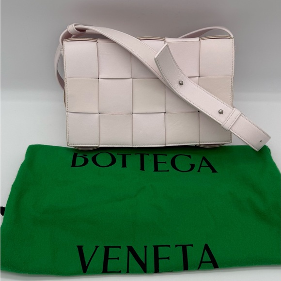 Authentic Bottega Veneer light pink small cassette bag - Picture 4 of 17